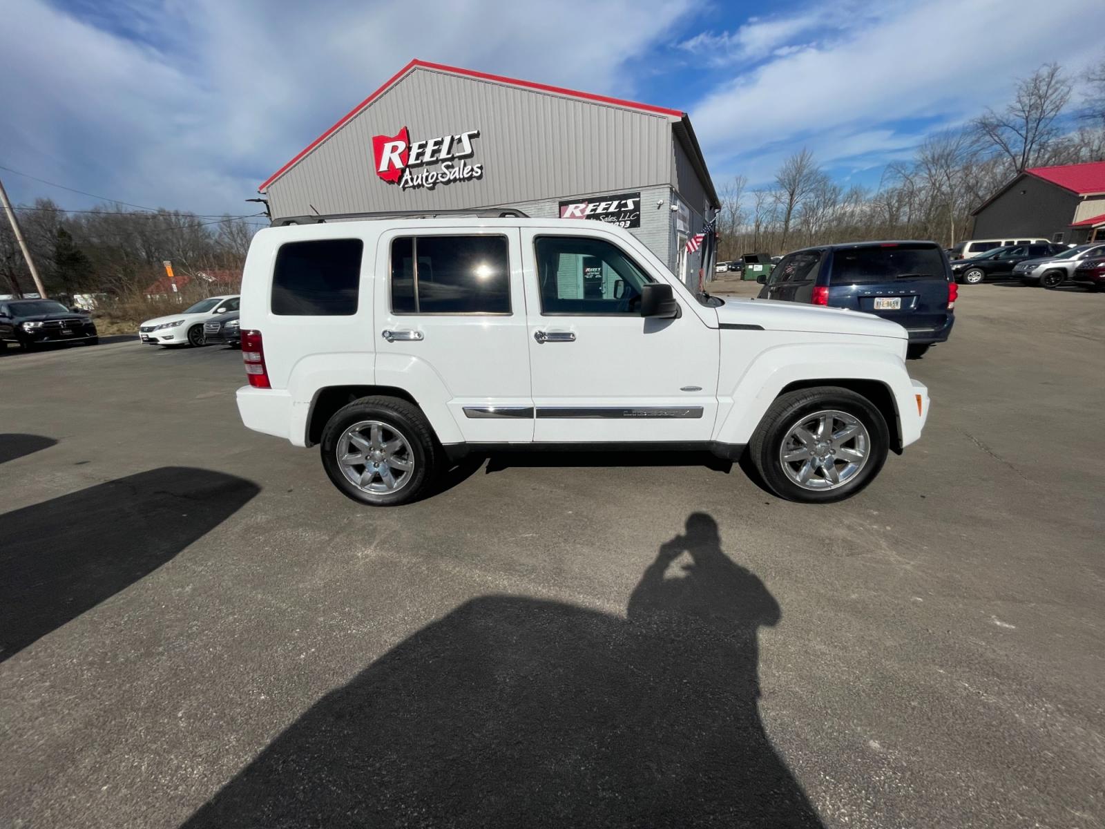2012 White /Black Jeep Liberty Latitude 4WD (1C4PJMAK0CW) with an 3.7L V6 SOHC 12V engine, 4-Speed Automatic transmission, located at 547 E. Main St., Orwell, OH, 44076, (440) 437-5893, 41.535435, -80.847855 - Photo #7